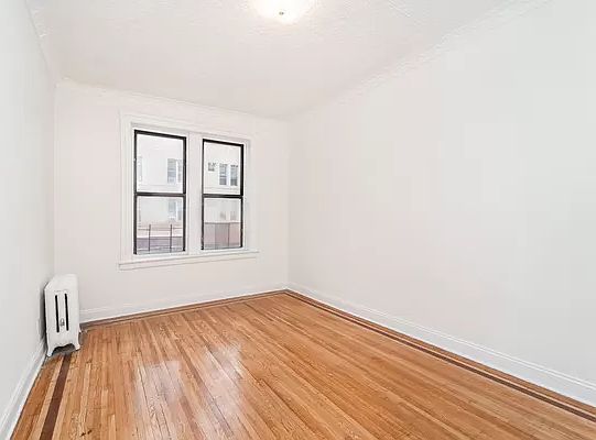 4th image of 22-05 37th St #2BB