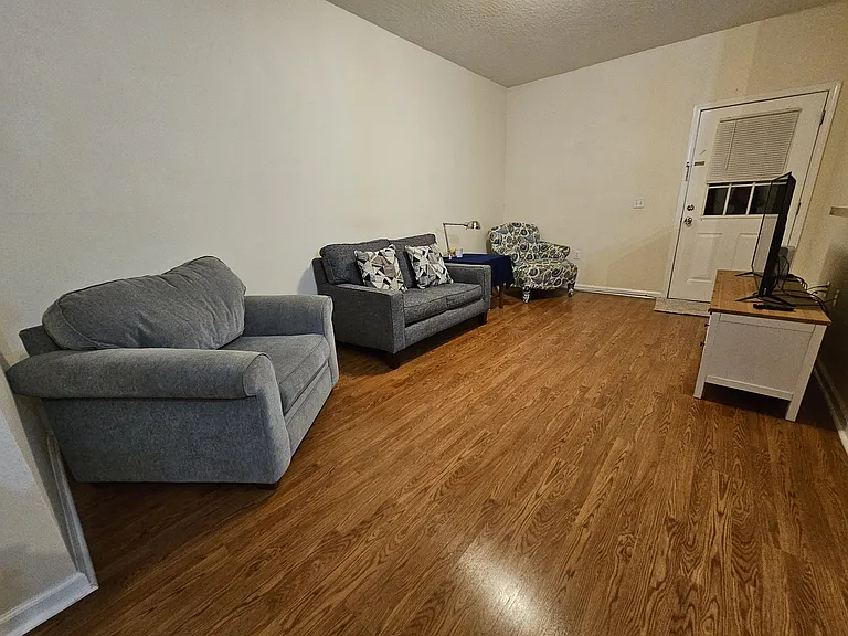 (Living Room)