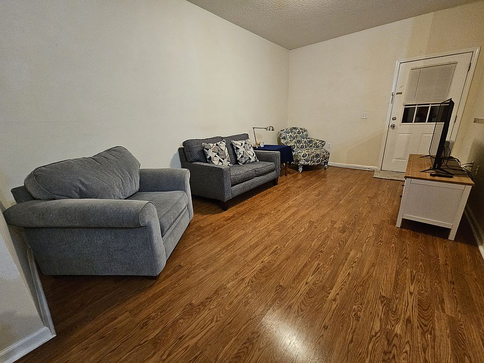 (Living Room)