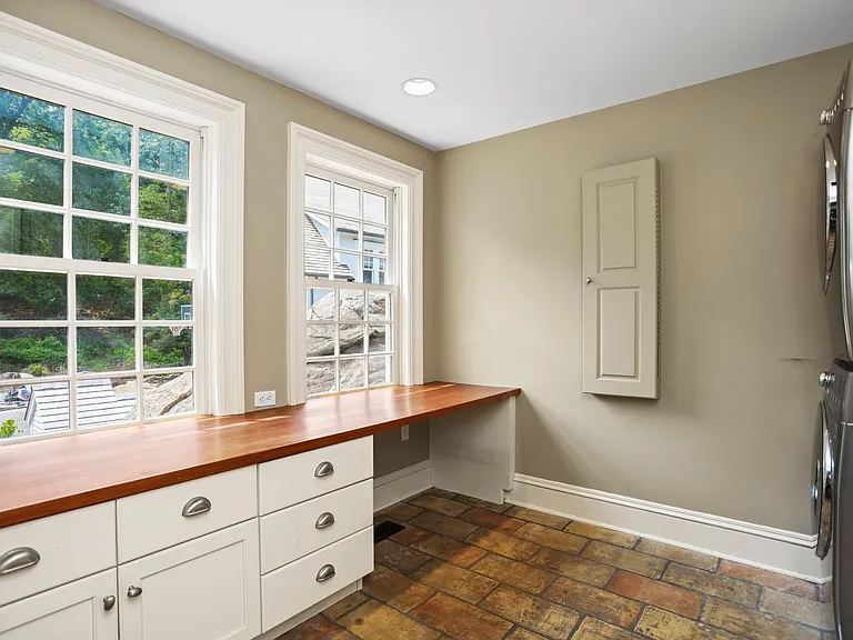 175 Cat Rock Rd — Photo 16