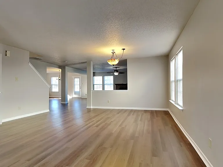 9818 Blue Ridge Way — Photo 4
