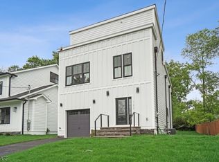 123 Meadowbrook Rd, Livingston, NJ 07039