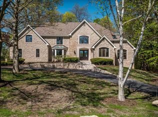 1912 Abbotsford Green Dr, Powell, OH