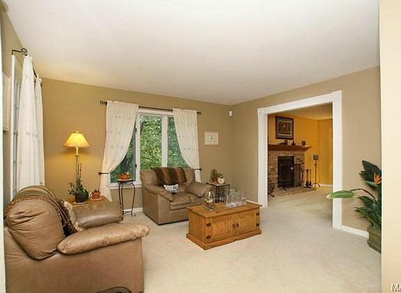 5th image of 513 Clover Leaf Hill Ct