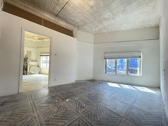 4th image of 584 Hertel Ave #1