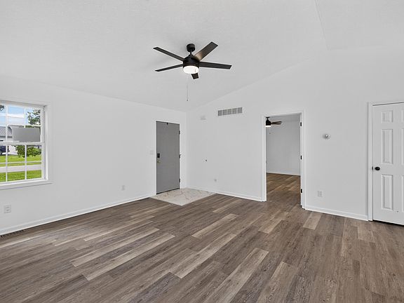 3rd image of 216 Raintree Cir