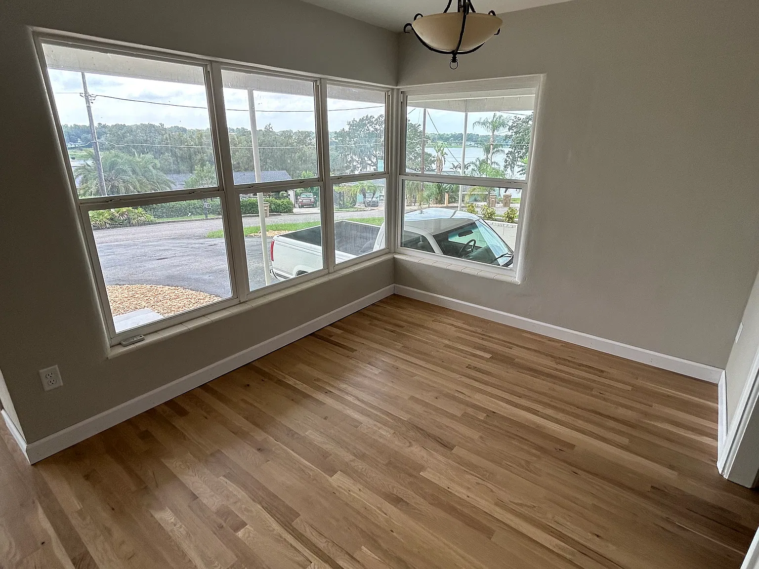 3 bed, 1348 sqft, $2,400 — Photo 2