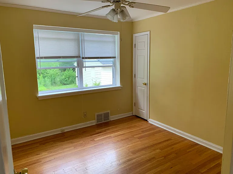 8529 Everett Ave — Photo 3