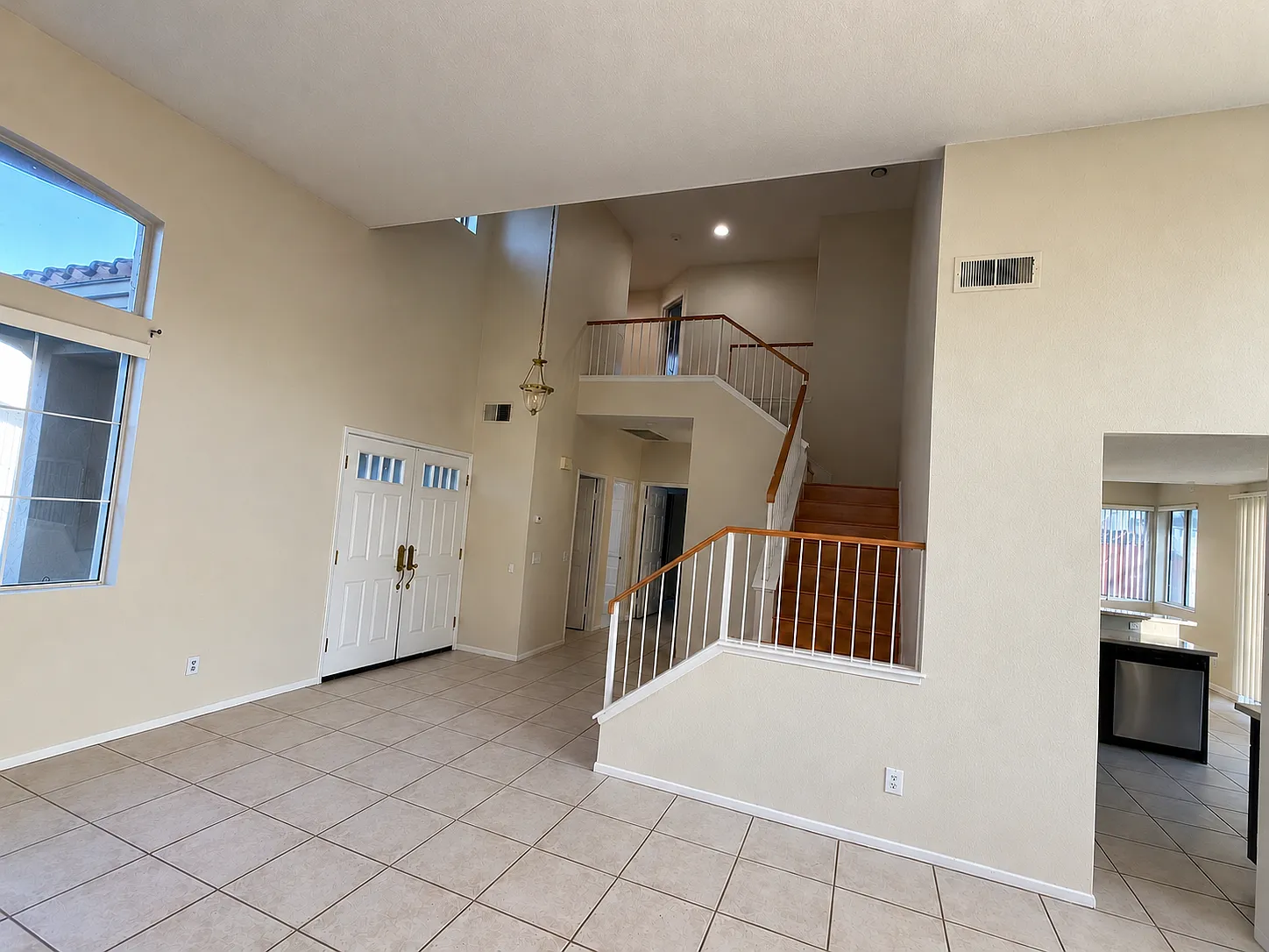 4 bed, 1974 sqft, $3,500 — Photo 2