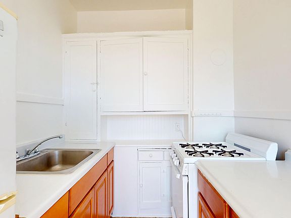 5th image of 3272 21st St #403