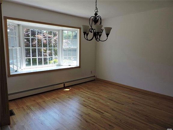 5th image of 11 Oak Hills Dr