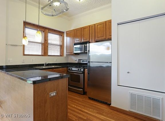 4th image of 1651 W Pratt Blvd #B-3