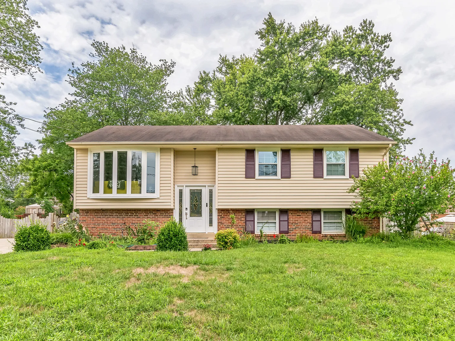 4 bed, 2220 sqft, $5,800 — Photo 4