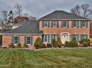 20 Idlewood Dr, Dallas, PA 18612