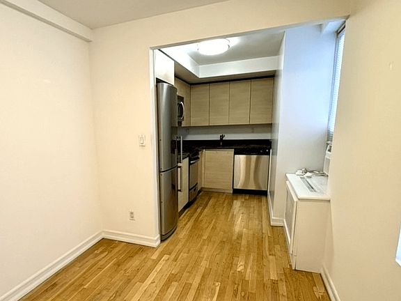 5th image of 752 W End Ave APT 7A