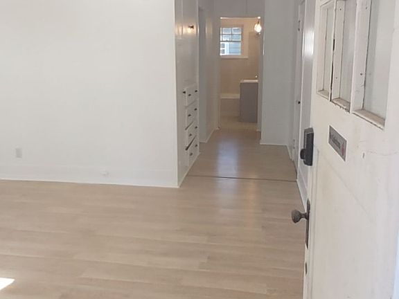 4th image of 214 E 11th St #1