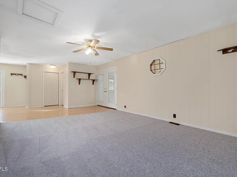 371 Oak Hill Cir — Photo 19
