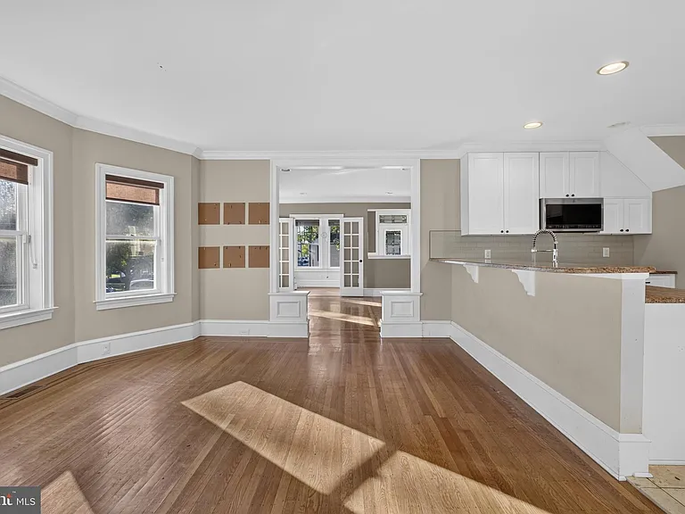 21 E Redman Ave — Photo 23