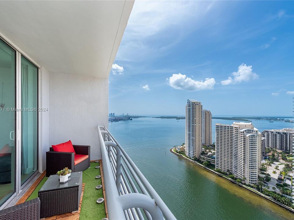 1st image of 325 Biscayne Blvd #3915