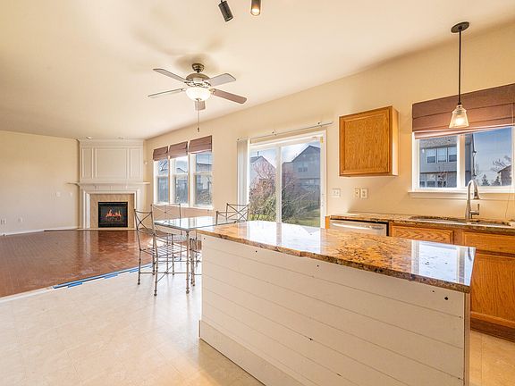 3rd image of 7562 Carlton Dr