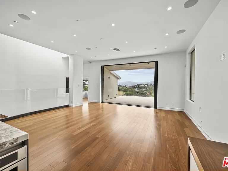 2388 Lyric Ave — Photo 8