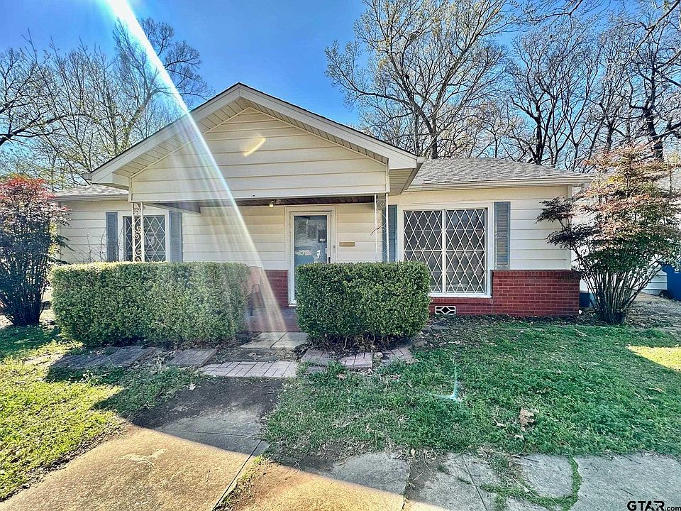 1st image of 615 Carlisle Dr