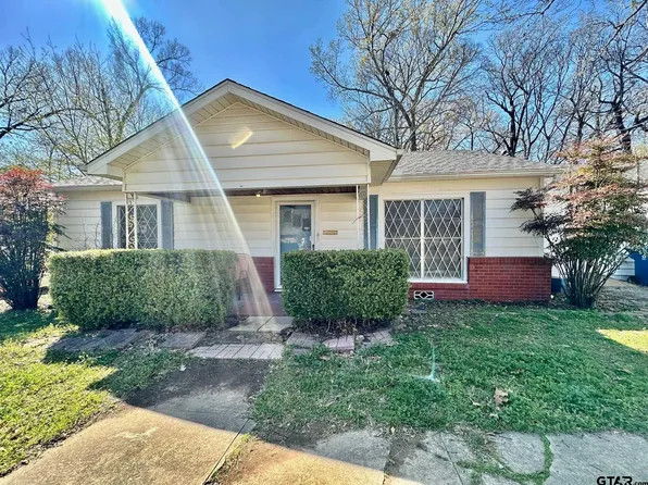 615 Carlisle Dr, Kilgore, TX 75662