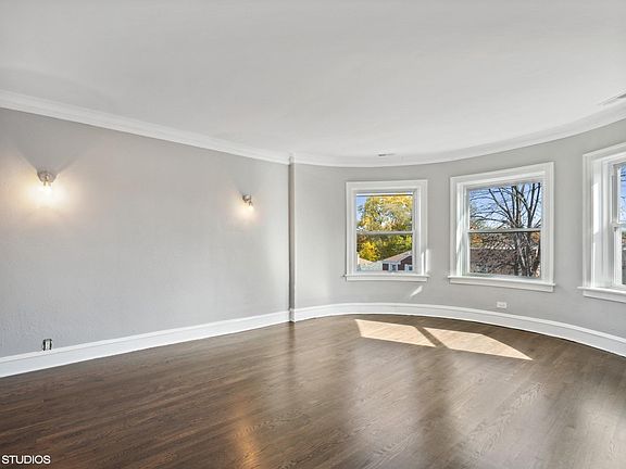 4th image of 6226 N Albany Ave #3