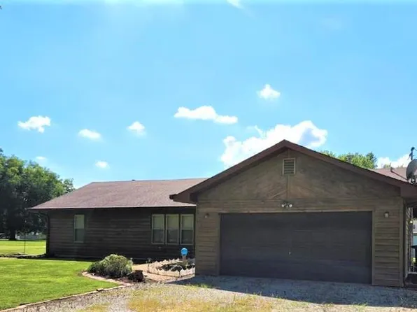247 Center St, Pocahontas, IL 62275