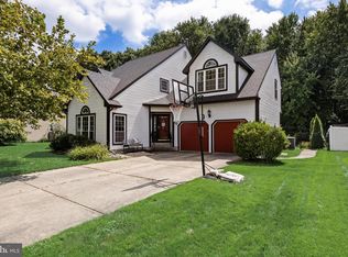 10 Edinburgh Ln, Mount Laurel, NJ 08054