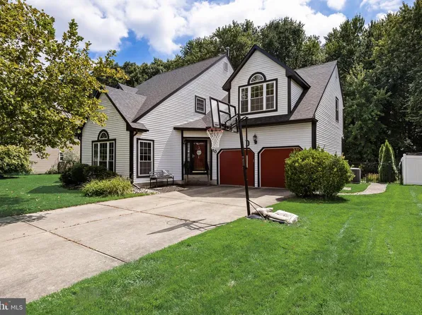 10 Edinburgh Ln, Mount Laurel, NJ 08054