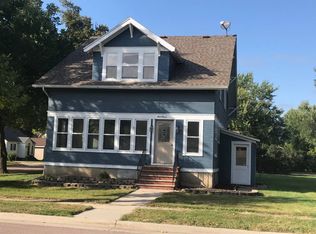 111 W Teek St, Parkston, SD 57366