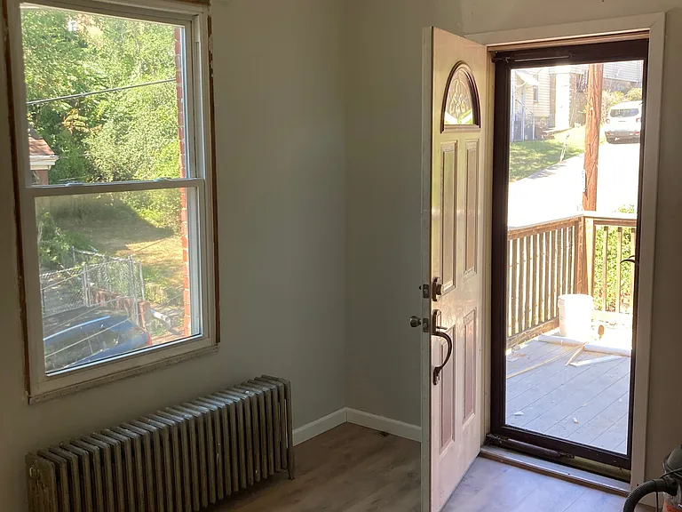 301 Lawn St — Photo 2