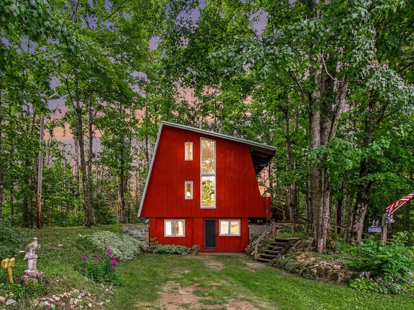 850 Magee Rd N, Boyne Falls, MI 49713