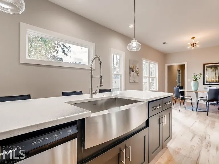 1253 Princess Ave SW — Photo 9