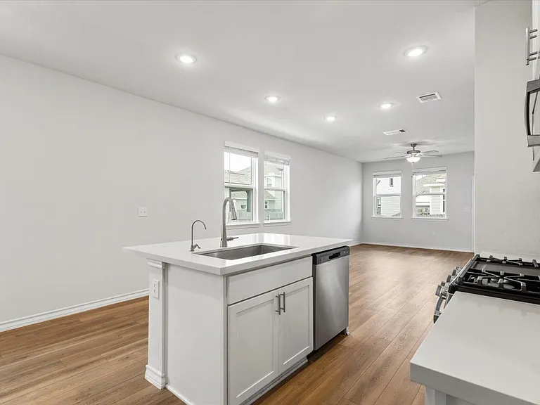5402 Jason Dr — Photo 7