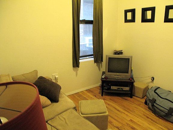 3rd image of 162 E 85th St APT 4R