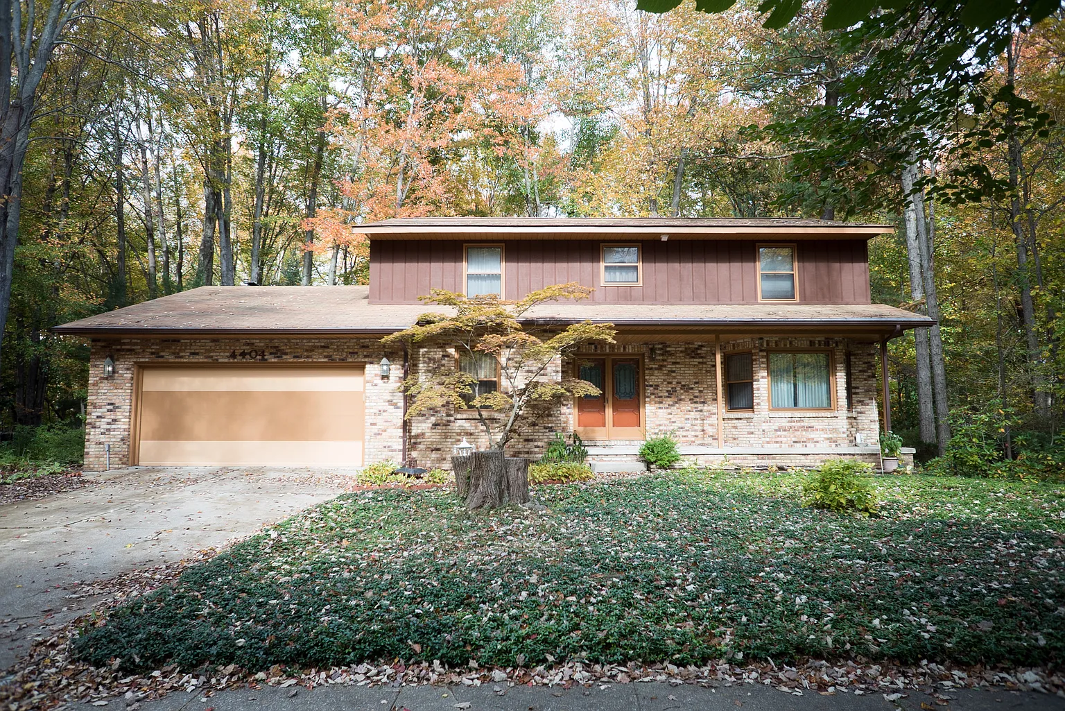 4404 Oakridge Dr photo 1