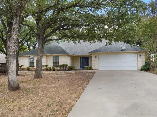 424 Half Moon Way, Runaway Bay, TX 76426