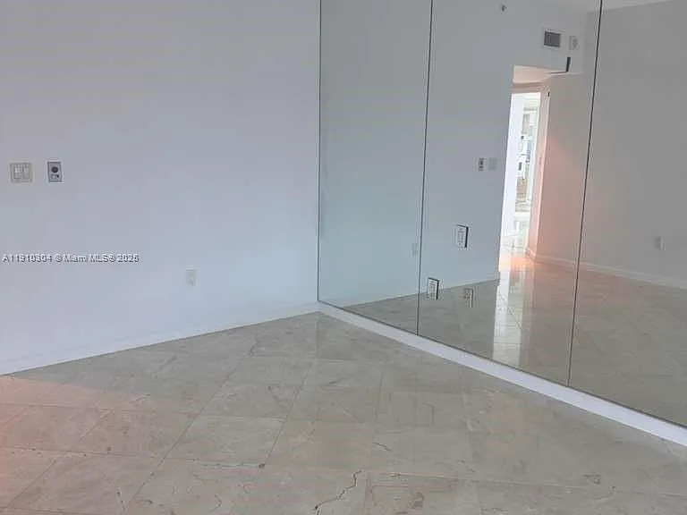 5025 Collins Ave #1602 — Photo 9
