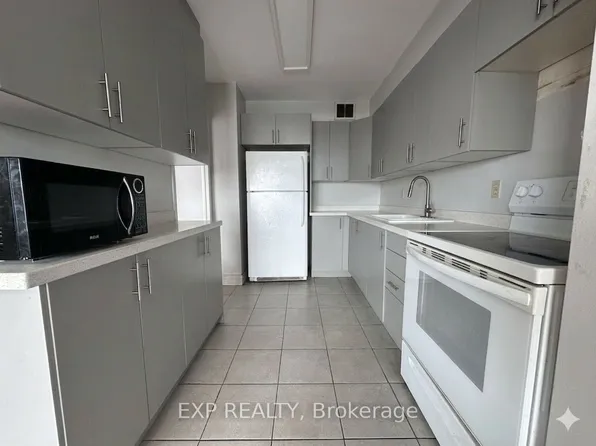 20 Forest Manor Rd #1205, Toronto, ON M2J 1M2