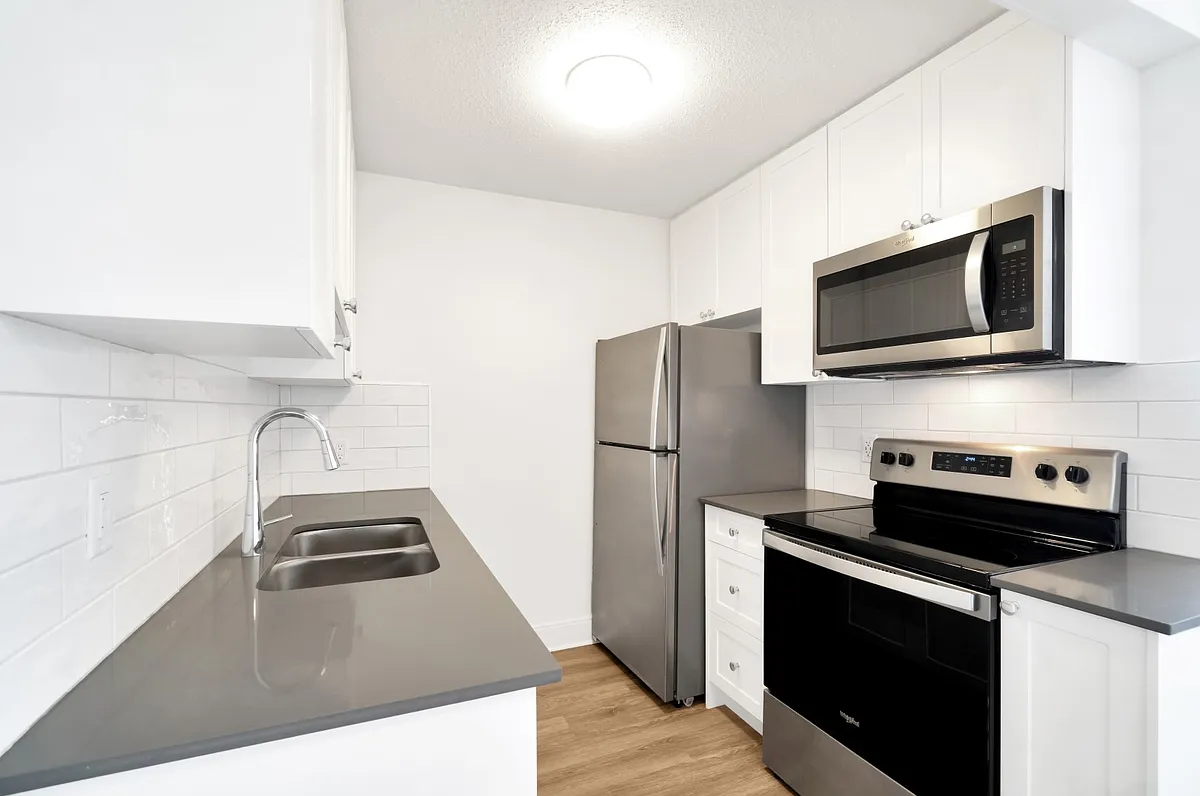 Macaulay Manor Apartments — Photo 1