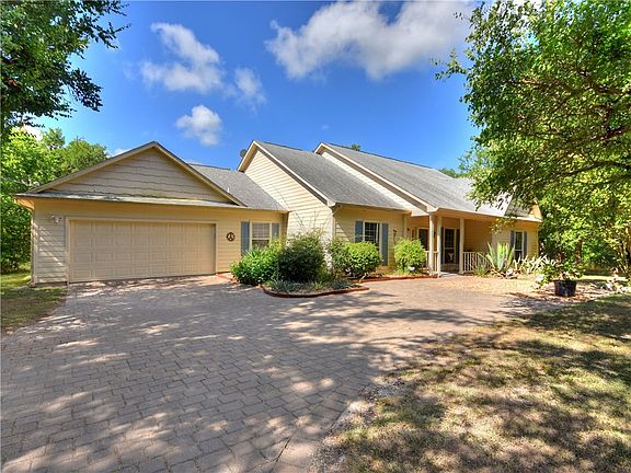 2nd image of 14601 Us Highway 290 E APT B