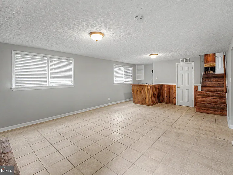 10708 Norman Ave — Photo 18