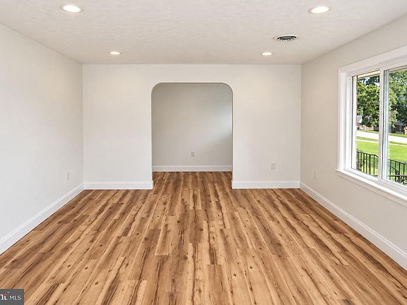 5th image of 325 Donna Ln