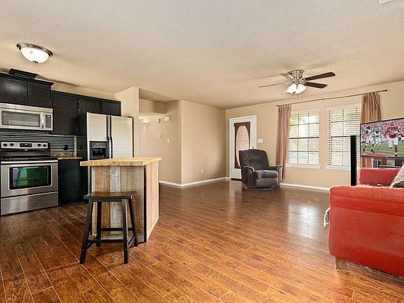 4th image of 2202 Quarry Dr