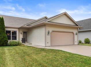 W213N16583 Glen Brooke Dr, Jackson, WI 53037