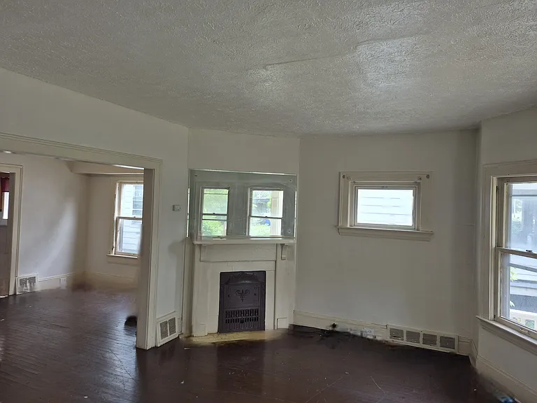 3333 E 125th St #1 — Photo 3