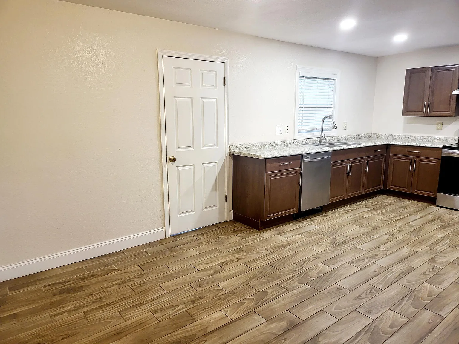5020 Barlow Loop Rd — Photo 4