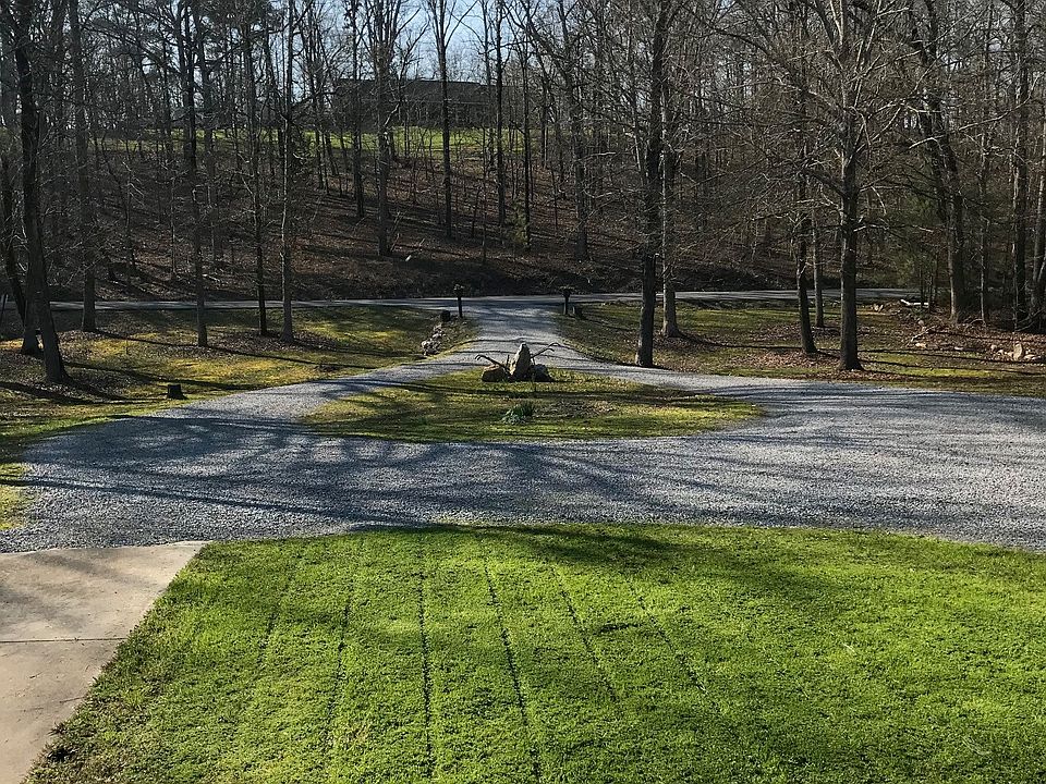 2nd image of 921 Rock Creek Rd